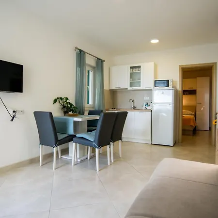 Apartment By The Sea Promajna, Makarska - 2605 *